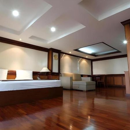 Alameda Suites Hotel Банкок Екстериор снимка