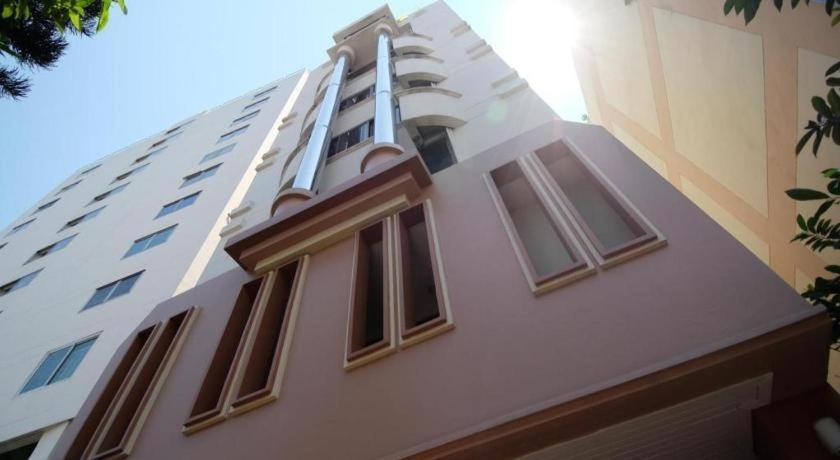 Alameda Suites Hotel Банкок Екстериор снимка