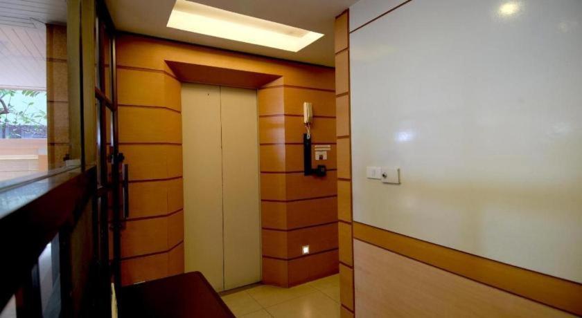 Alameda Suites Hotel Банкок Екстериор снимка