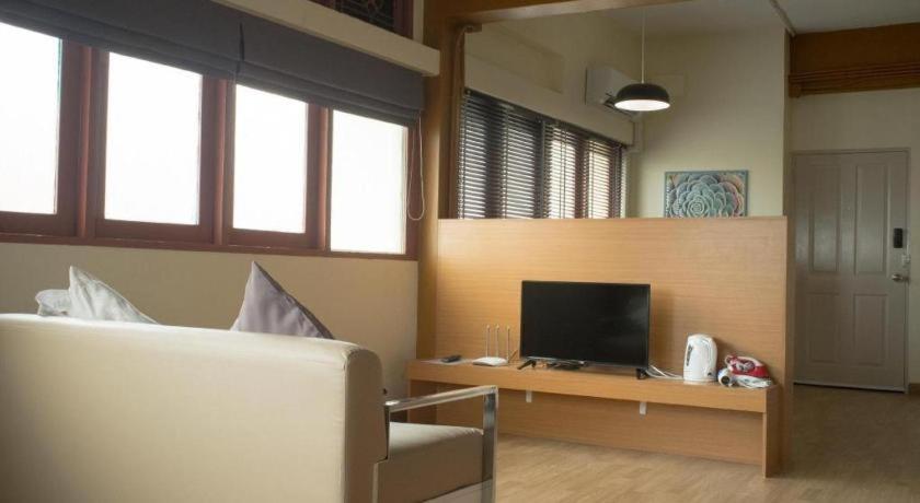 Alameda Suites Hotel Банкок Екстериор снимка
