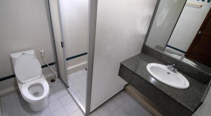 Alameda Suites Hotel Банкок Екстериор снимка