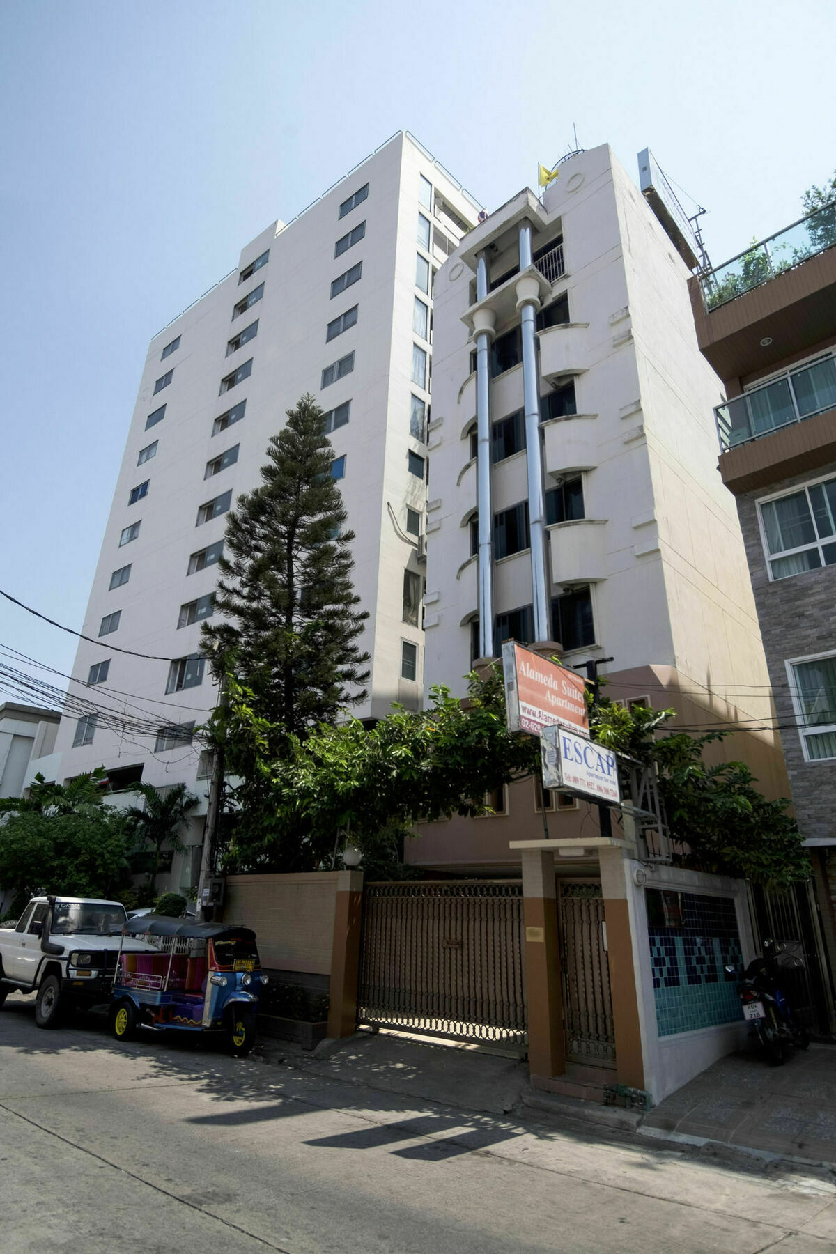 Alameda Suites Hotel Банкок Екстериор снимка