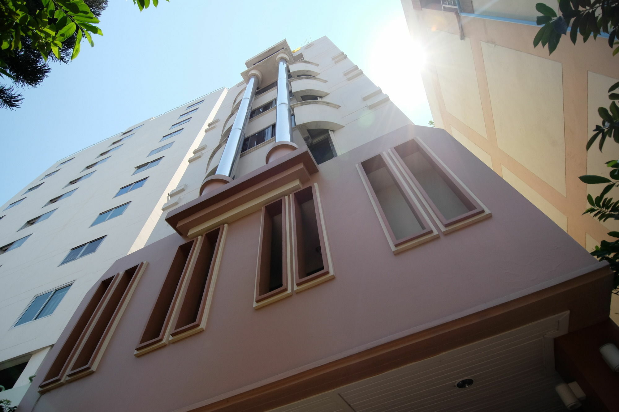Alameda Suites Hotel Банкок Екстериор снимка