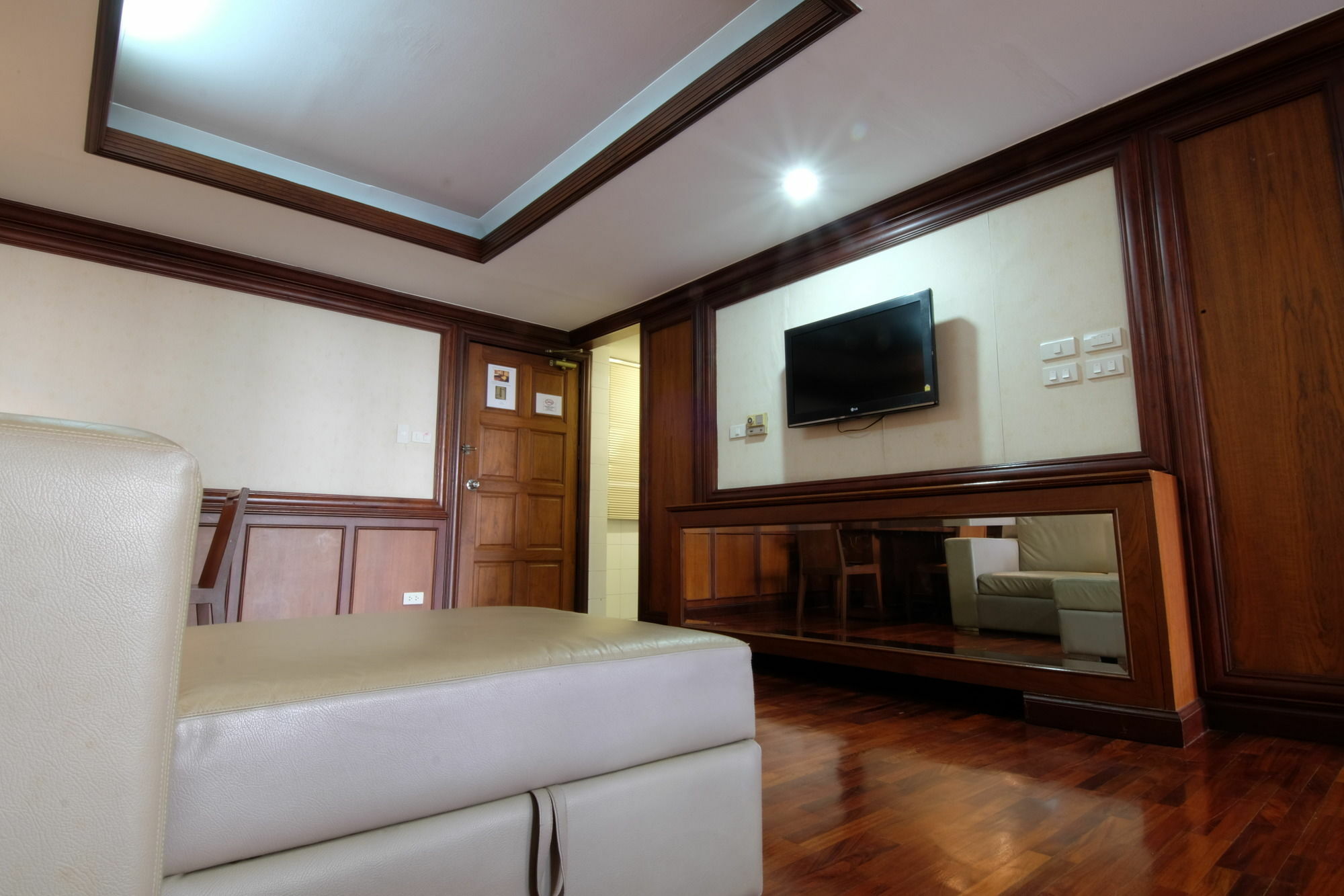 Alameda Suites Hotel Банкок Екстериор снимка