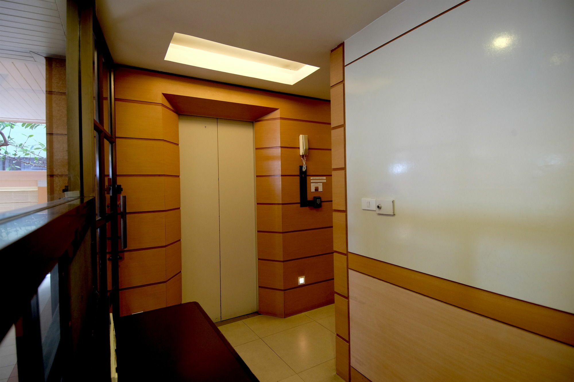 Alameda Suites Hotel Банкок Екстериор снимка